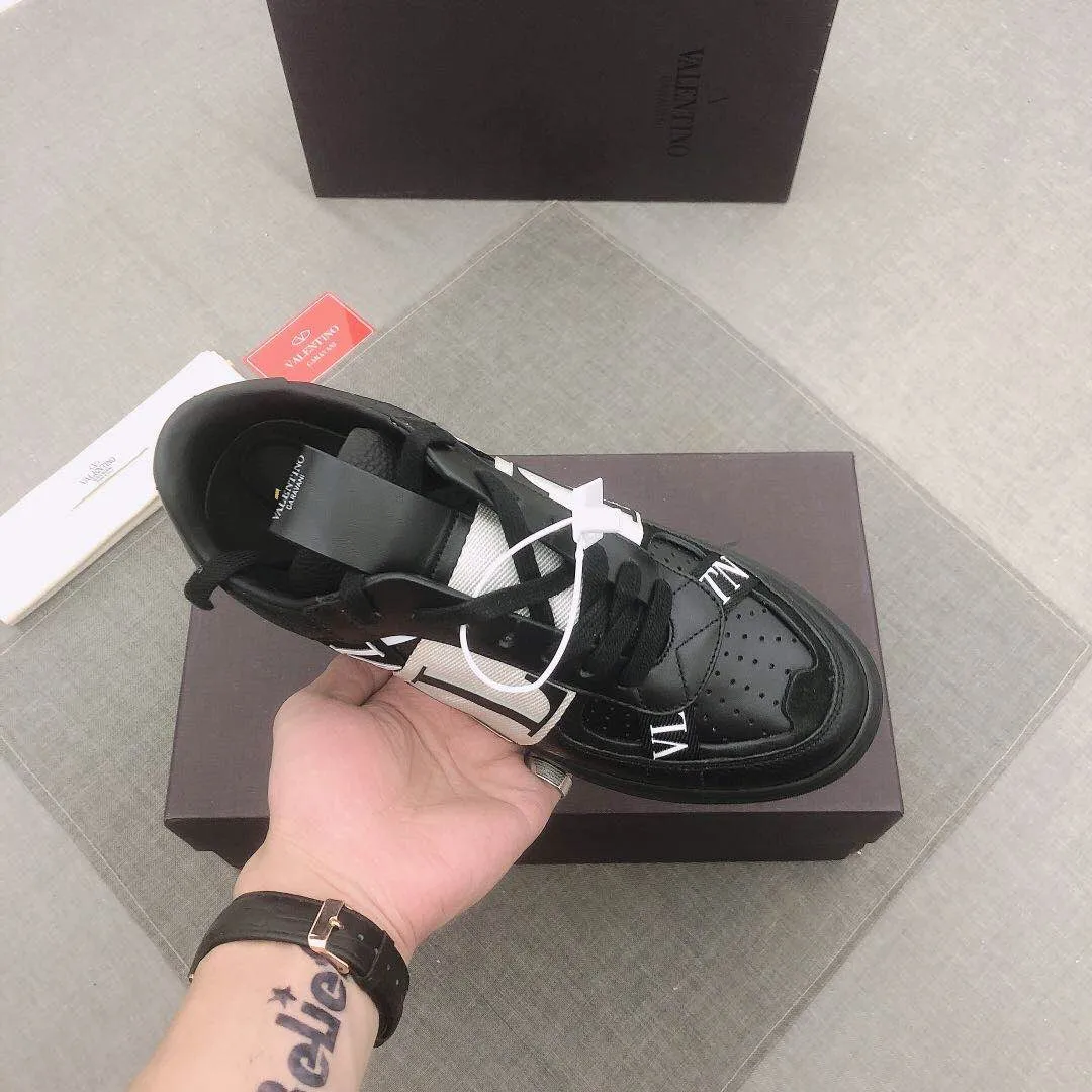 P440▫️V L7N spring and summer 🆕calf leather strap sneakers, no man should be able to refuse this style, classic color, so handsome! Purchase a high-precision replica of the original version to instantly sell off the market currency! 6 VLTN logo rubber effect straps - Valentino Garavani Logo printed on the back and tongue, all materials are customized to ensure quality! Size: 38/45 No. 018